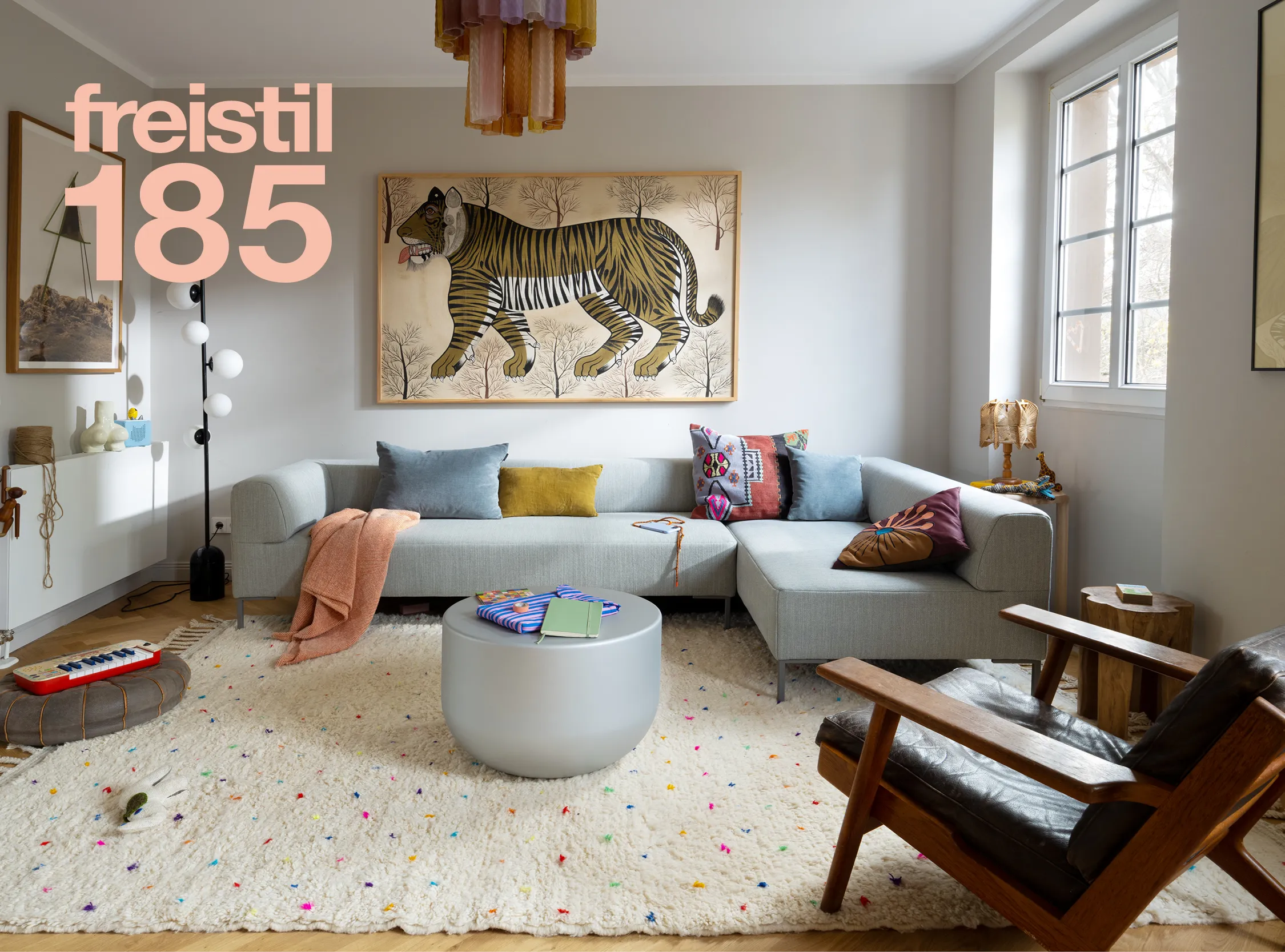 wohnzimmer, tiger wandbild, sofa, kissen, teppich, 