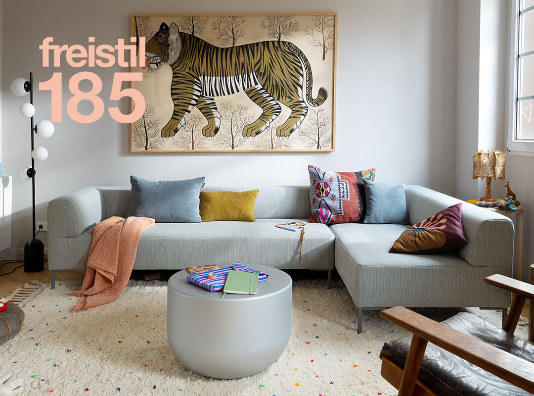 freistil Rolf Benz, graues Ecksofa freistil 185, Wohnzimmer, Tigerkunstwerk